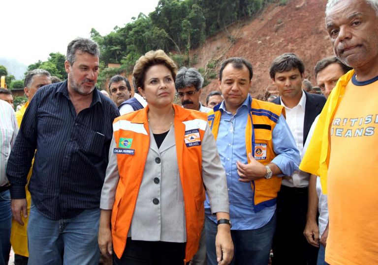 Presidente, Dilma Rouseff, visita área devastadas pelas chuvas no RJ acompanhada pelo Governador do Estado, Sérgio Cabral