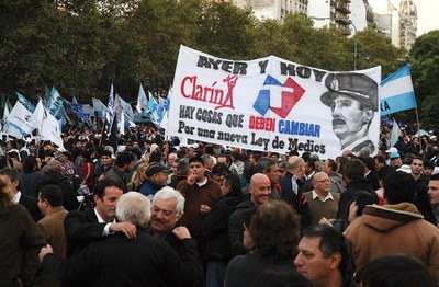 Protesto na Argentina: "Tem coisas que devem mudar. Por uma nova lei de mídia"