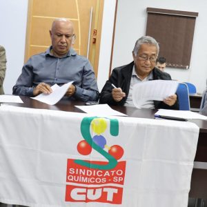 Químicos assinam acordo coletivo que garante reajuste e direitos